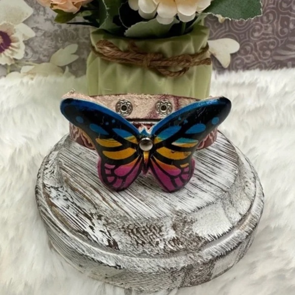 NWT Genuine Leather Handcrafted Butterfly Bracelet! - Picture 4 of 7